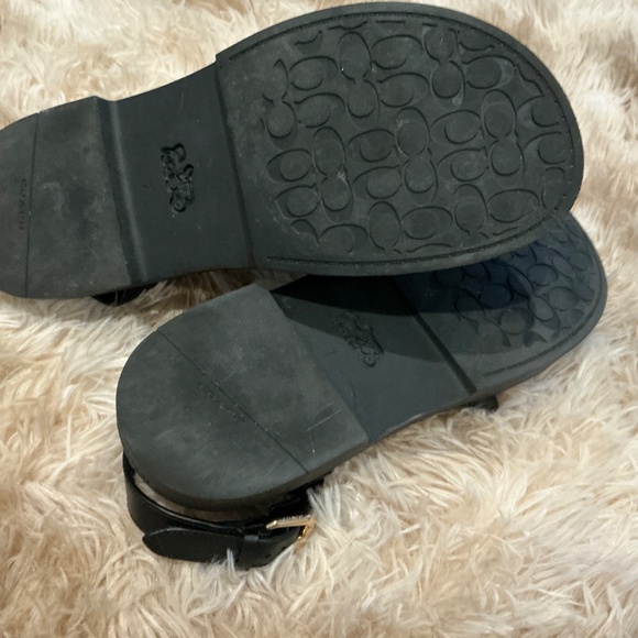 Coach Franny Leather Sandals. - Picture 4 of 4